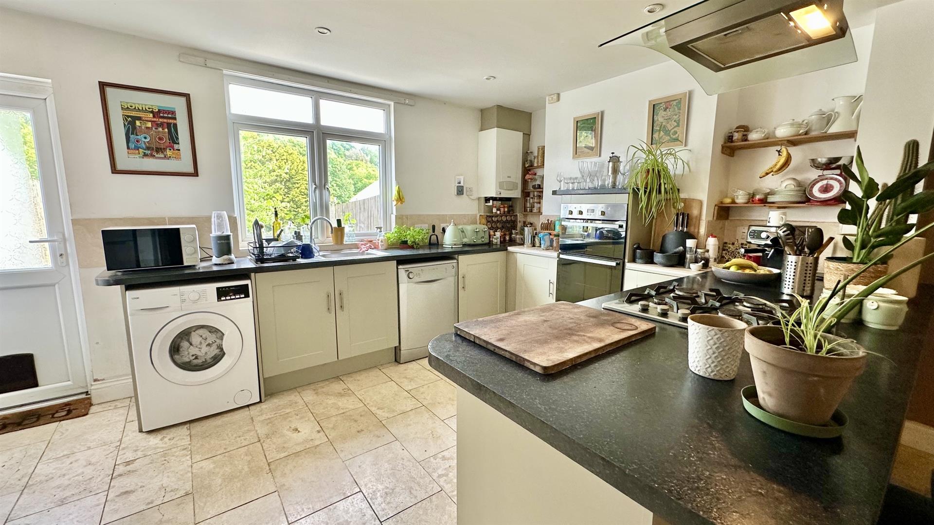 4 bed property in Harold Road, Hastings